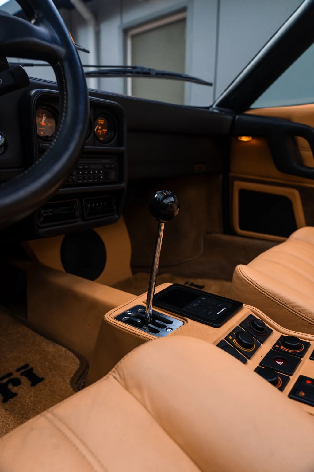 Dashboard and console in the classic Ferrari cabin