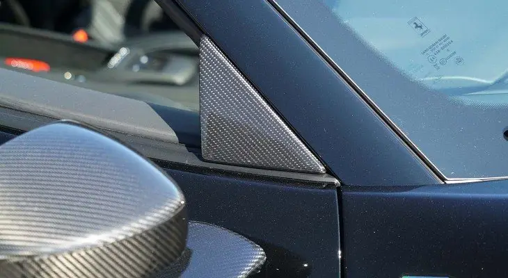 TRIANGLE COVER FOR SIDE WINDOW
